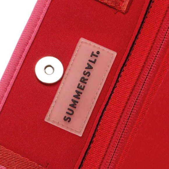 SUMMERSALT Beach Tote Bag in Habiscus & Lava - Picture 5 of 12